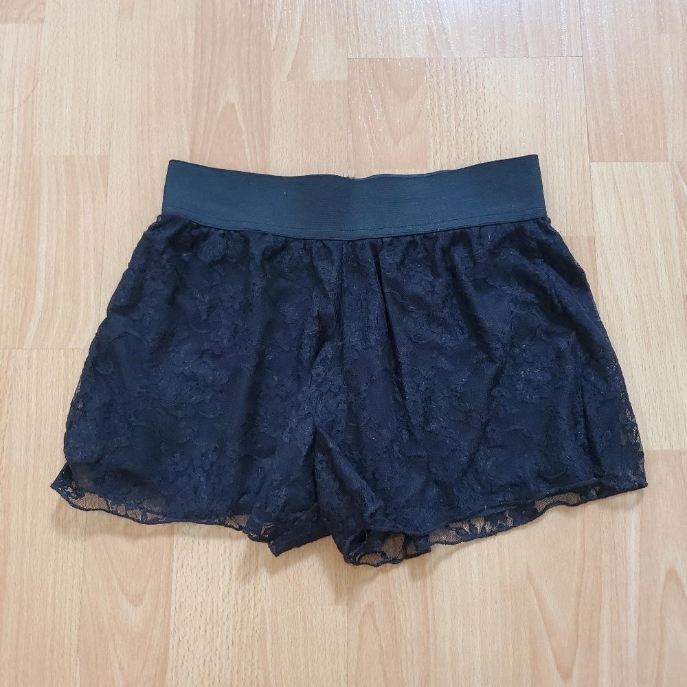 BNWOT elastic waistband black flowy lace shorts small